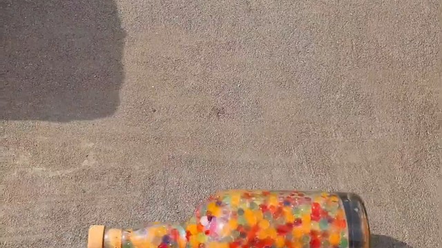 楼梯滚瓶子爆破解压时刻