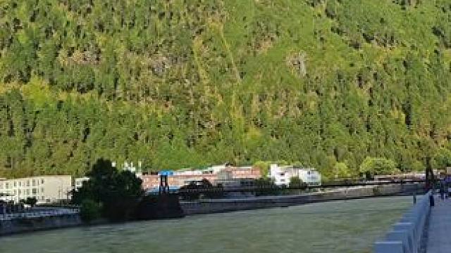 #这个秋天总要出去看看山水吧 #感受大自然的气息和美景 #大山深处自然美山清水秀好风光 #风景如画的