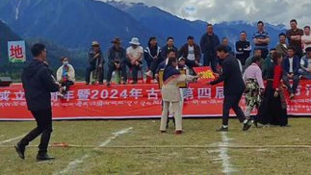 #这个秋天总要出去看看山水吧 #不小心拿下了秋冬大刊封面 #国庆小众旅游城市推荐