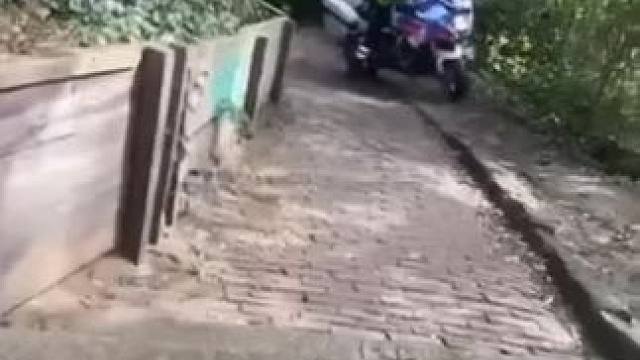 怎么掉下去了#请勿模仿 #机车