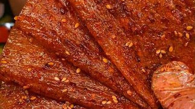 我一定要把这个大辣片安利给所有嘴馋的宝子！这个真的超好吃，每一包份量都很足！#好吃到停不下来 #辣条