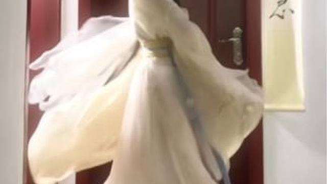 可以帮我想个文案嘛 #古典舞 #国风古韵 #浅跳一下