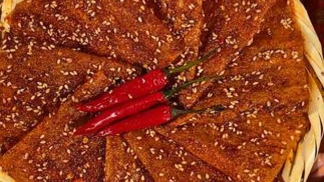 不得不说湖南平江做的辣条真的很绝！香香辣辣的好吃到停不下来#好吃到停不下来 #无辣不欢 #辣条 #妈