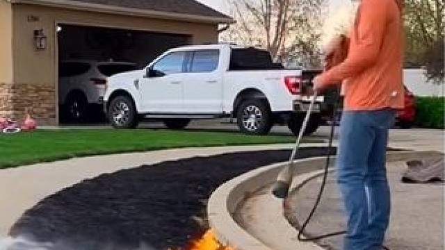 干不完根本干不完，一个人当三个人用。 #闲鱼手机跳水价 #解压视频 #除草视频解压 #极度舒适 #舒