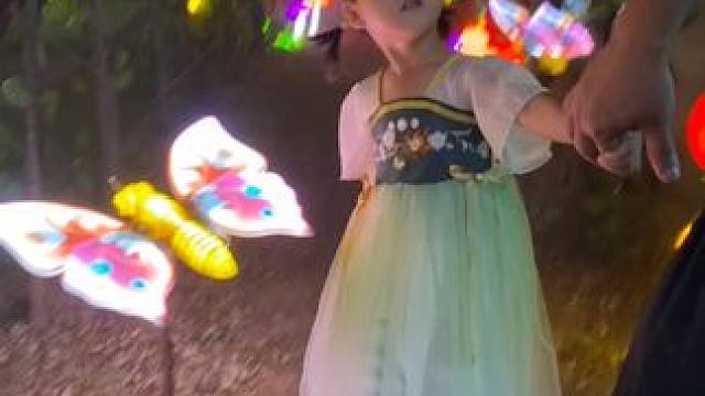 生活普普通通，日子乐在其中
#萌娃 #骗你生女儿 #汉服 #萌娃穿搭 #国风古韵