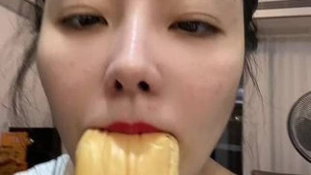 推荐❤️性价比贼高 9.97个❤️#不敢想象这一口多好吃 #此刻一位东北公主正在优雅的品尝东北甜点 