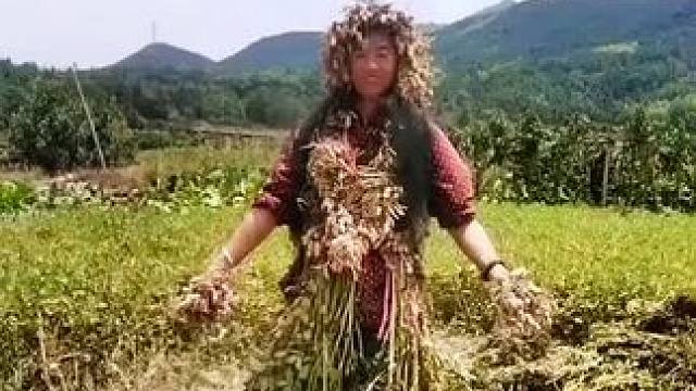 山卡卡里的农村大姐学费了开直播每天收获满满满您还在恐播怕播不敢开播开播了不知说什么吗#记录真实生活 