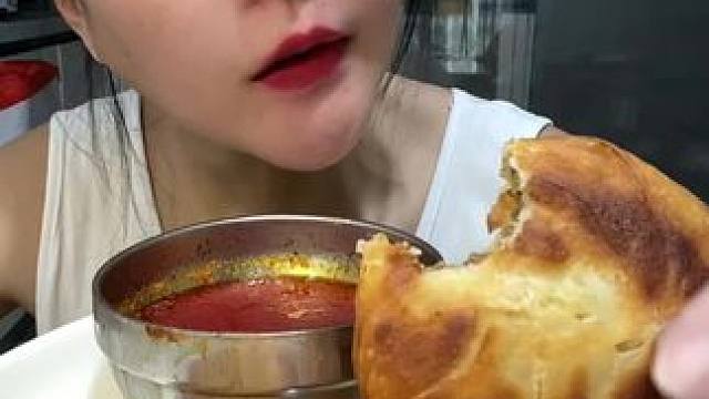 #吃货的世界唯有美食不可辜负 #不敢想象这一口多好吃 #好好吃饭好好生活 #从来没吃过这么好吃的东西