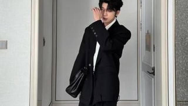 秋季简约西装也是需要来一件 #米兰时装周 #ootd穿搭 #穿出高级感 #西装杀 #西装