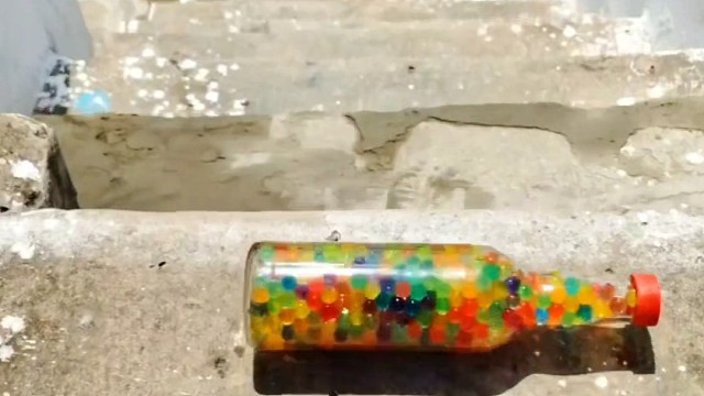 楼梯滚瓶子爆破解压时刻