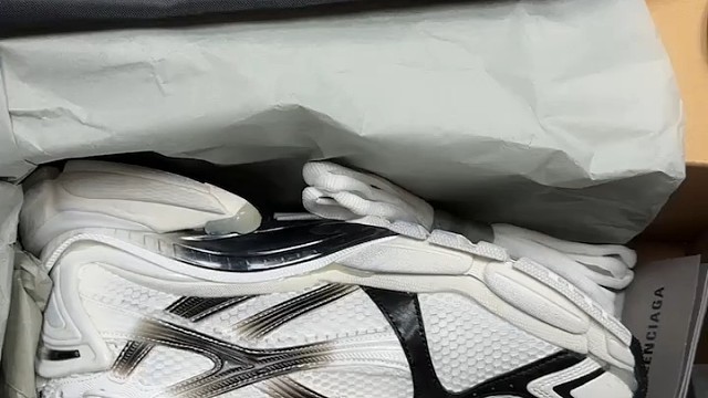 balenciaga runner