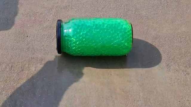 楼梯滚瓶子爆破解压时刻