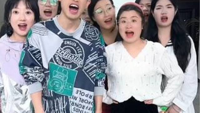 同事卧室大揭秘，哈哈 #真会玩系列 #办公室日常 #卧室 #搞笑