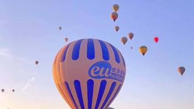 地球十大美景之一，土耳其卡帕多奇亚，一定要和爱的人去坐一次热气球。#土耳其 #卡帕多奇亚 #治愈系风