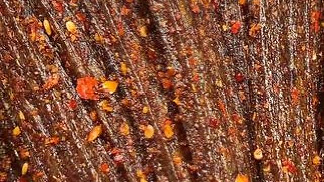 一口下去麻麻辣辣的满嘴爆汁，嚼劲十足，是真的过瘾#好吃到停不下来  #无辣不欢 #辣条