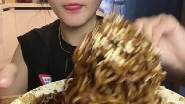 #深夜放毒系列之让你饿的睡不着 #从来没吃过这么好吃的东西 #不敢想象这一口多好吃 #吃货的世界唯有