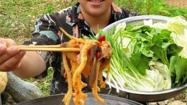 今天做了一大锅酸辣牛杂吃过瘾 #美食 #牛杂 #记录生活