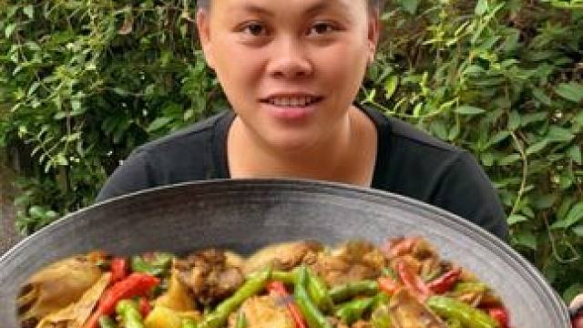 今天做一大锅爆辣的五花肉炖鸭吃过瘾 #美食 #农村生活 #下饭菜 #记录生活