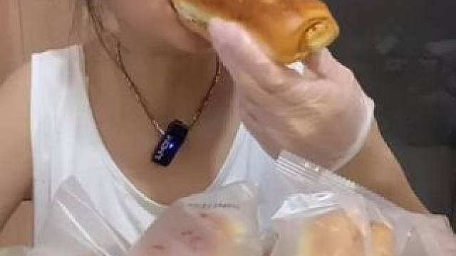 #吃货的世界唯有美食不可辜负 #妈呀太香了 #南方人是怎么吃月饼的 #好好吃饭好好生活 #大口吃肉的