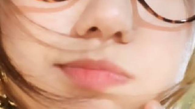 这个世界很多人是无法理解你的 无法理解你为什么不睡觉要等日出 为什么想在下雨天淋雨 喜欢吃草莓却不喜