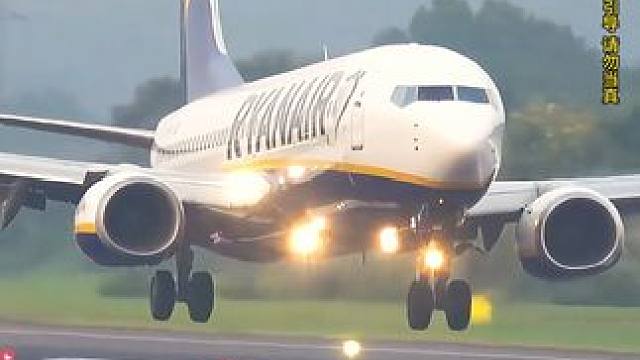 模拟器：这个距离看飞机，压迫感真的好强#飞机