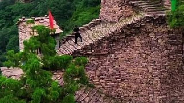 林州鲁班豁新梯头，自驾可以导航林州石板岩王家庄，按路牌指示步行300步。也可以全程从鲁班豁步行2小时