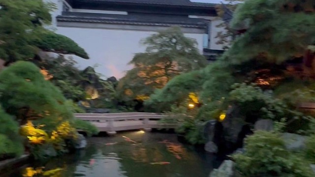 探秘上海中式豪宅！定制系统偏轴门，地下室园林美绝了