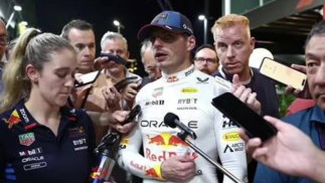 维斯塔潘对抗FIA脏话处罚 真的笑不活了！维斯塔潘因为在赛前媒体会上说了一句“My car was 