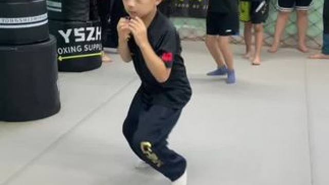 暑假放假两周说想我了，开始训练了天天抱我大腿，哈哈 #少儿搏击散打 #搏击男孩 #每个动作都是用汗水