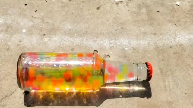 楼梯滚瓶子爆破解压时刻