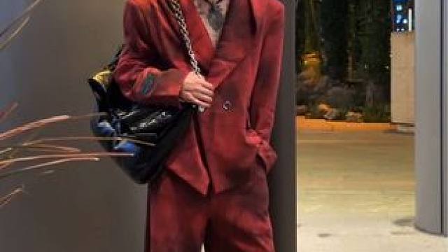 脏脏=潮流？当西服套装遇上了连帽卫衣 #穿出高级感 #不小心拿下了秋冬大刊封面 #小瘦子男装