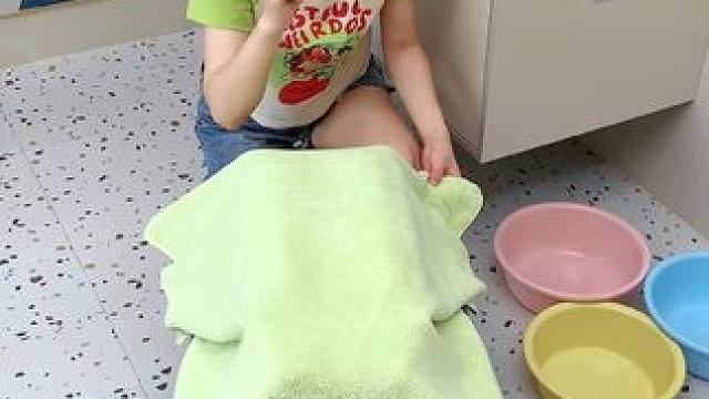 #兔耳脸盆架  可以收纳多个脸盆，家里的鞋刷都可以挂上去，还不占空间#免打孔  #小兔脸盆置物架