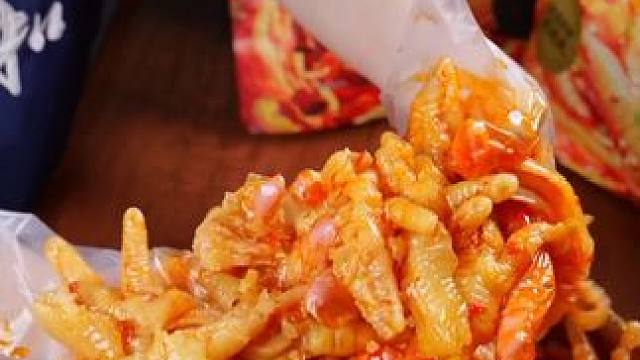 鸡爪大杂烩组合真的没办法了，能救三斤是三斤. #无骨鸡爪 #好吃不贵经济实惠 #美食