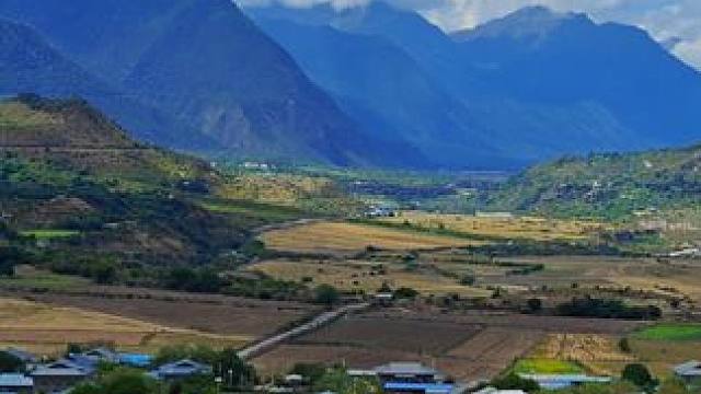 #这个秋天总要出去看看山水吧 #不小心拿下了秋冬大刊封面 #国庆心动打卡地 #感受大自然的气息和美景