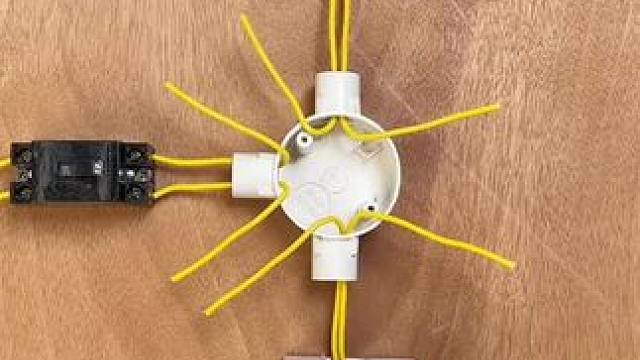 简单的一个开关一个灯泡接线#生活技巧 #生活小妙招