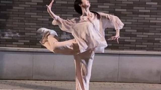 婉婉秋风迎面吹 就请你陪我梦一回 