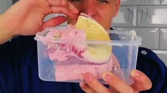 蛋糕的奇葩储存方法，这操作让人太意外了！ #看一遍笑一遍 #意想不到的结局 #这操作都看傻了 #在玩