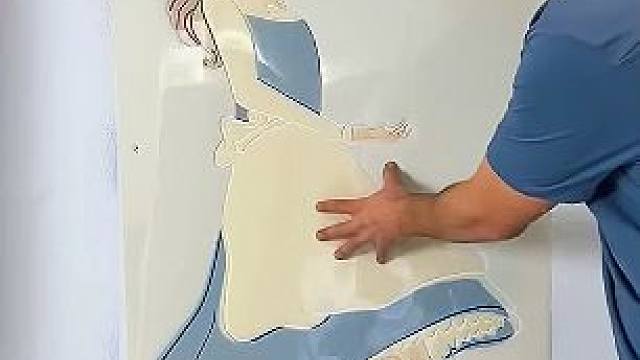 这小伙想要做啥，看起来很有意思啊 #外国人真会玩 #搞笑配音 #原创配音
