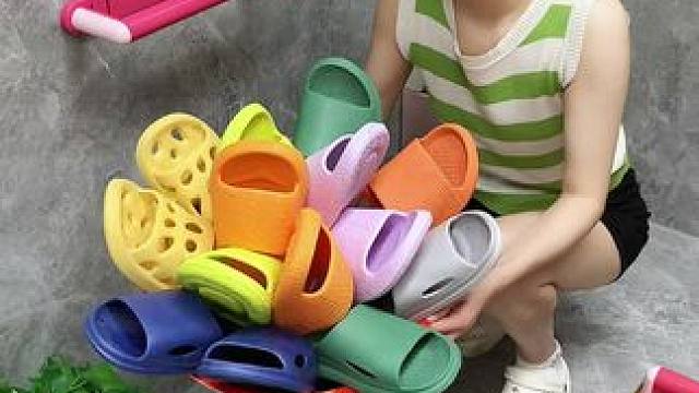 #可伸缩拖鞋架 ，凉鞋拖鞋用它收纳不占空间，还是个#可伸缩毛巾架 ，卫生间干净整洁多了#免打孔 #实