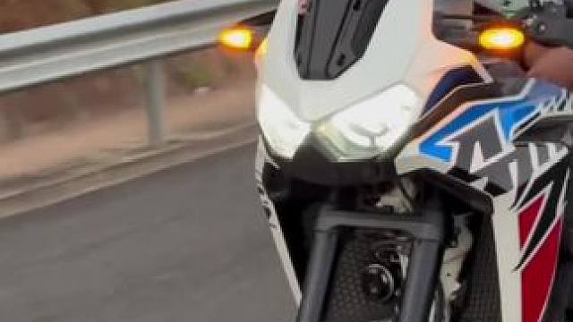 没有水鸟哥完不成的动作 #摩托车 #水鸟adv