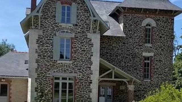 法国乡村庭院的地砖铺设风格。 #施工工艺 #小院改造 #地铺石 #庭院地面铺装 #能工巧匠