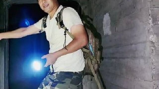 看似像民房，实者不简单，这些房里藏着地下工厂#洞穴探秘 #废弃建筑探秘 #窑洞改造 #户外探险 #极