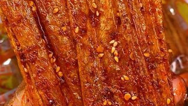 真的炫疯了!#好吃到停不下来 这个旋风豆卷真的太好吃了！刚到手就被我吃光了，赶紧又囤了一箱！#零食推