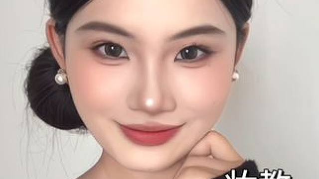 化妆总是摆脱不了土气感那你一定要尝试这种气质姐感妆容 #方圆脸妆容  #反差 #新手化妆教程 #贵气