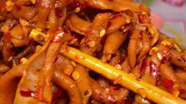 没来过湖南的也一定要试试这个湖南的香辣鸭肠，QQ弹弹的卤的特别入味#好吃到停不下来 #零食推荐 #无