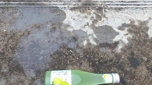 楼梯滚瓶子爆破解压时刻