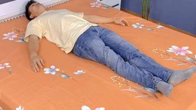 把这个防滑垫铺在床垫下面，再也不怕床单经常乱跑啦！#床上用品  #实用好物  #防滑垫