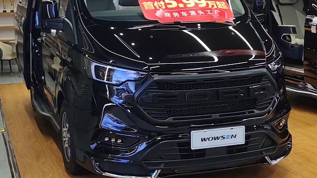 福特途睿欧改装商务车带空气悬挂底盘升降