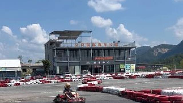 玩卡丁车吧，和烦恼说拜拜#义乌 #卡丁车 #亲子游玩好去处 #速度与激情 #解压