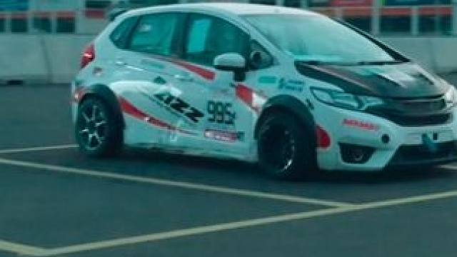 一个不小心，就拍出了电影感，我和我的本田赛车。#本田 #飞度gk5 #赛车 #贝西车行 #秦涛